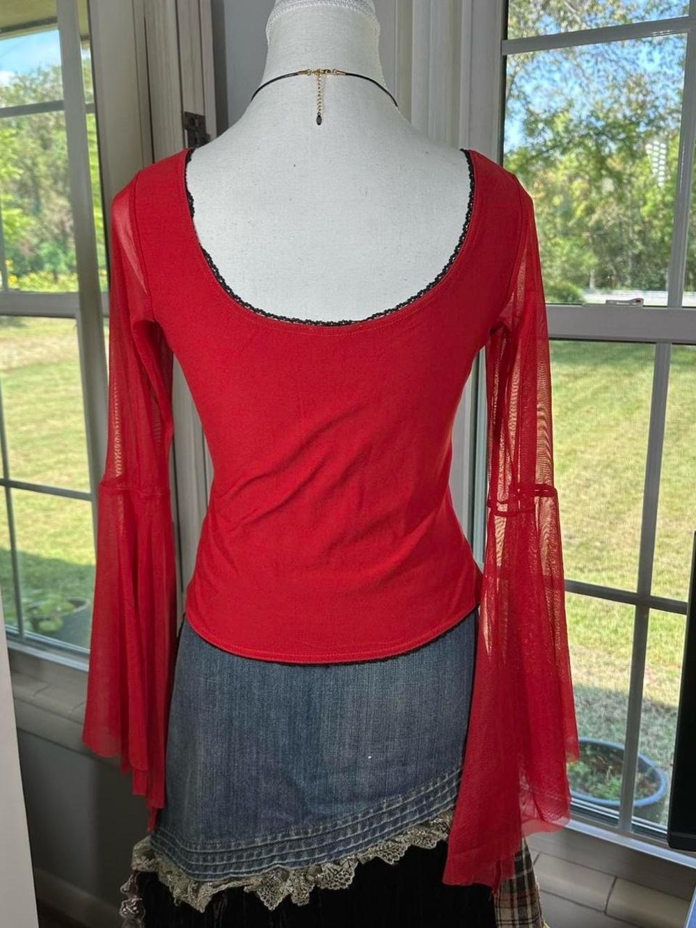 Red mesh bell sleeve corset top - Picture 6 of 6